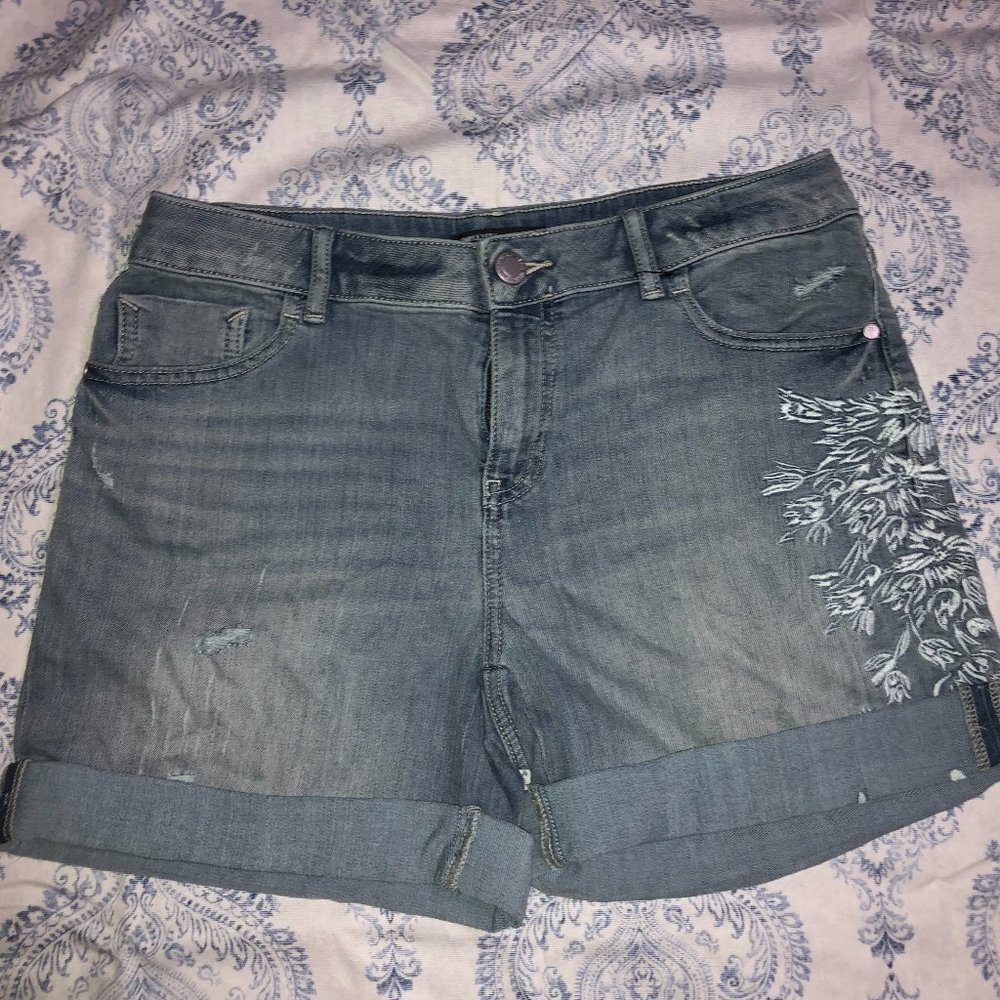 Embroidery Jean Shorts